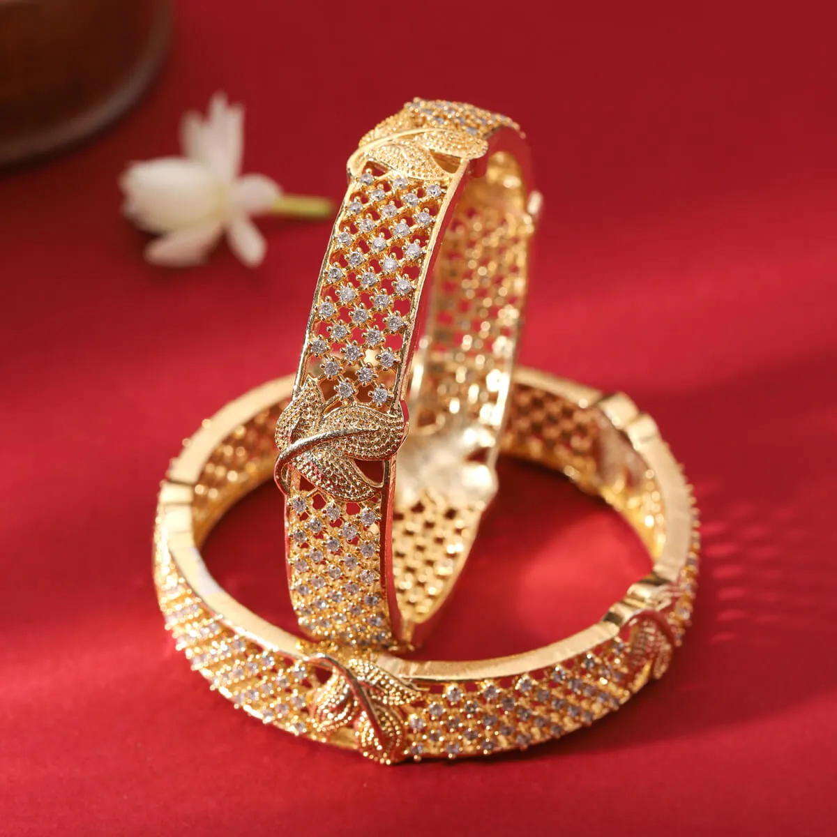 FLOWER MOTIF BANGLE