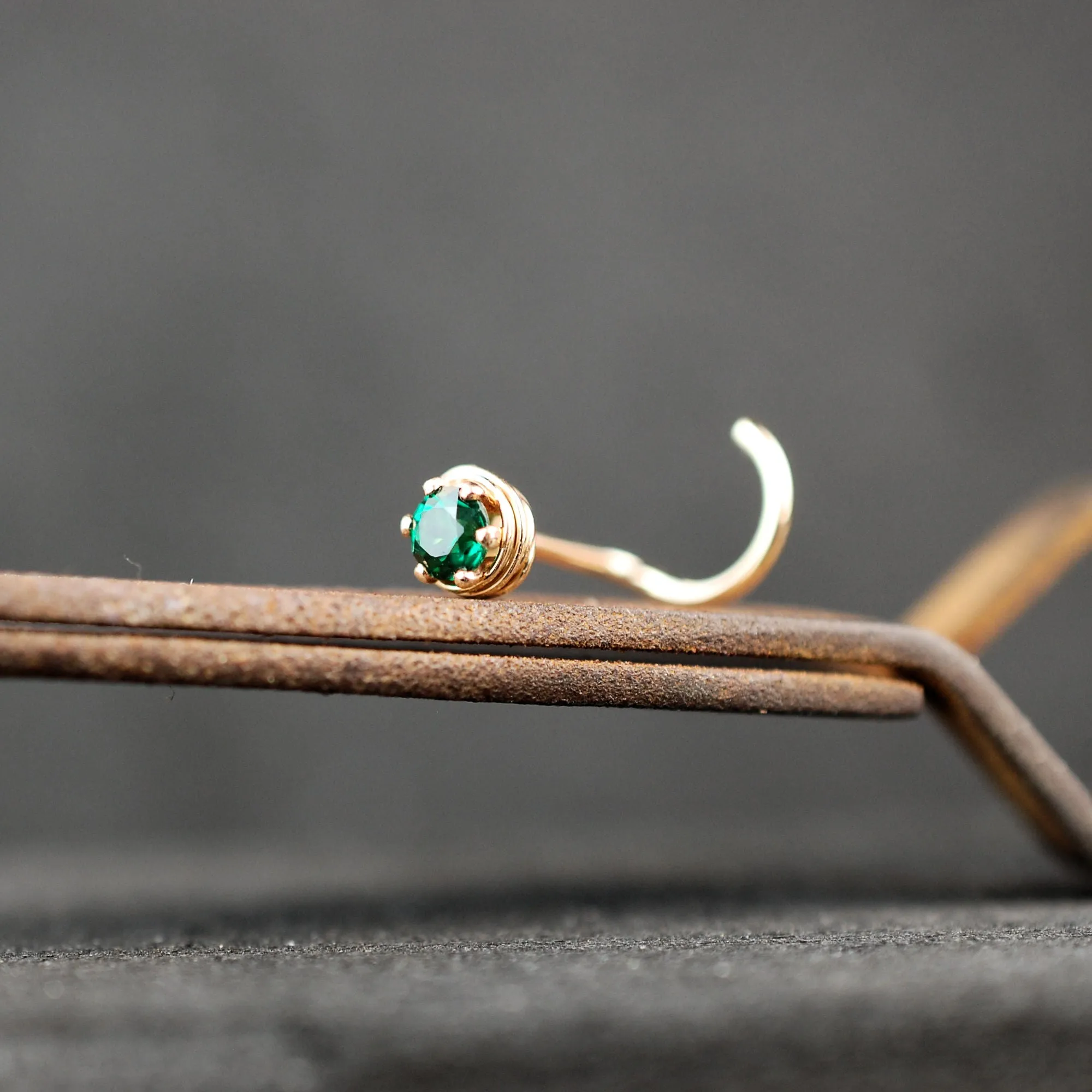 Tangled Emerald Nose Stud in Gold 3mm Stone