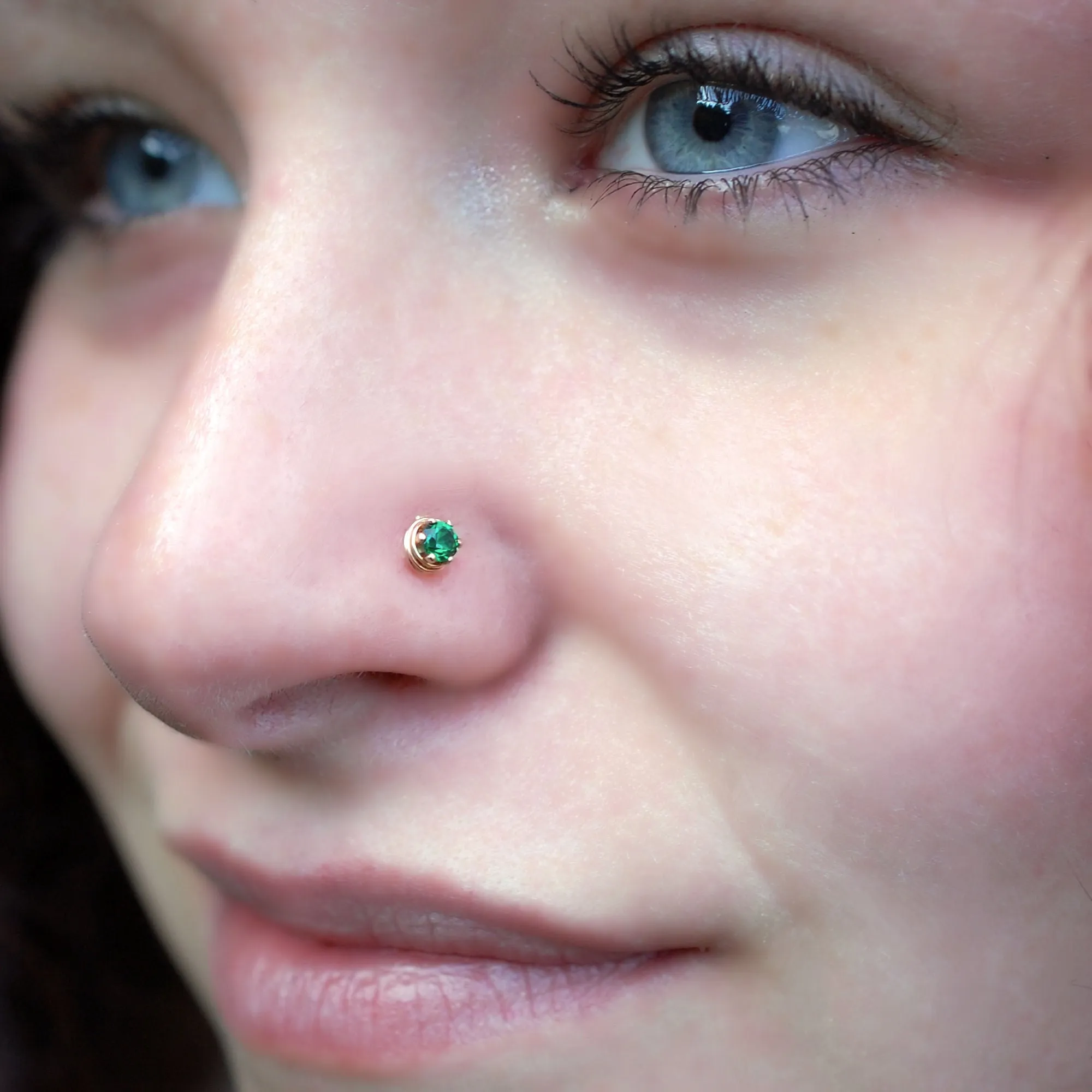 Tangled Emerald Nose Stud in Gold 3mm Stone